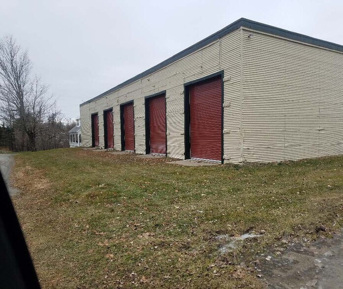 9 Kenwood Ave, Corinna, ME à vendre - Photo du bâtiment - Image 2 de 11