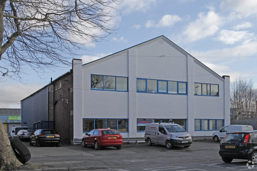 32-34 Dudley Rd, Brierley Hill for lease - Building Photo - Image 2 of 2