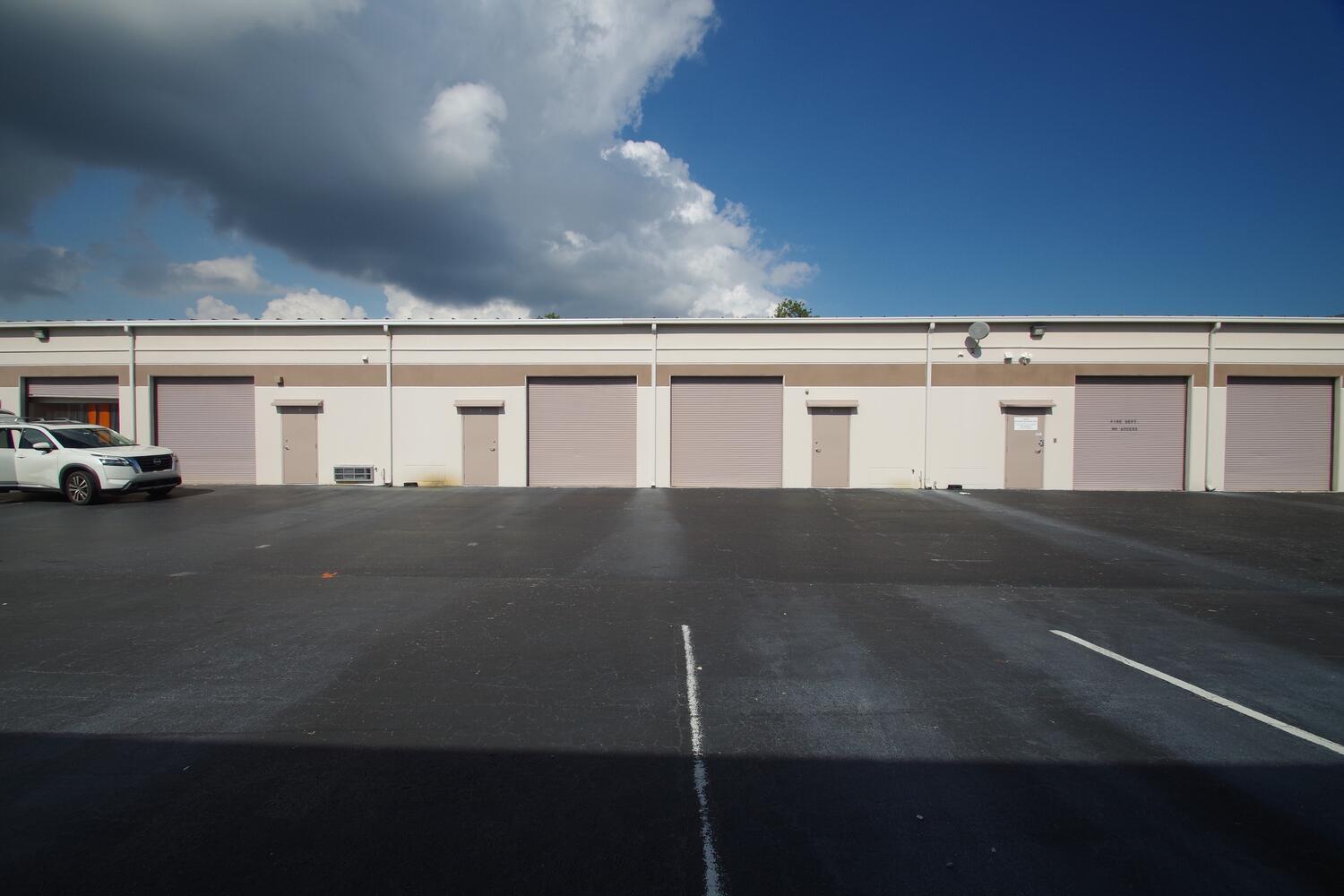 1525 NW 3rd St, Deerfield Beach, FL for lease Interior Photo- Image 1 of 11