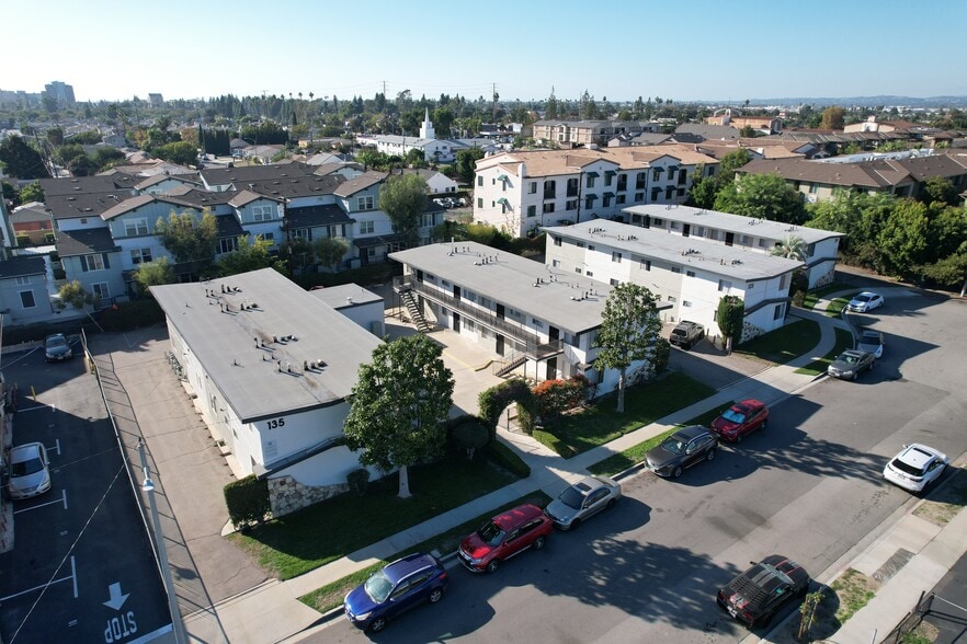 119-135 S Fahrion Pl, Anaheim, CA for sale - Building Photo - Image 2 of 8