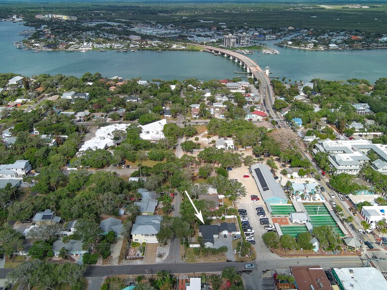 200 S Pine St, New Smyrna Beach, FL à vendre - Aérien - Image 1 de 7