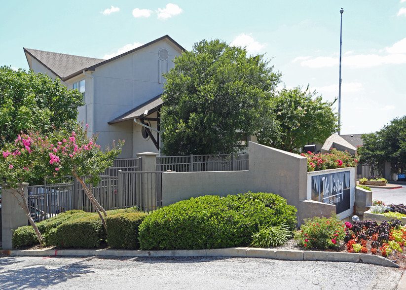 6303 Shady Oaks Manor Dr, Fort Worth, TX à vendre - Photo principale - Image 1 de 1