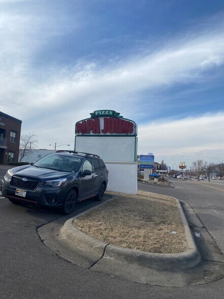 4121 Lakeland Ave N, Robbinsdale, MN à louer - Photo du bâtiment - Image 3 de 5