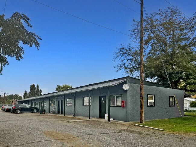Plus de détails pour 616 Columbia Ave, Bridgeport, WA - Multi-résidentiel à vendre