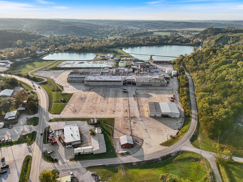 100 Tyson Ave, Noel, MO for sale - Building Photo - Image 2 of 12