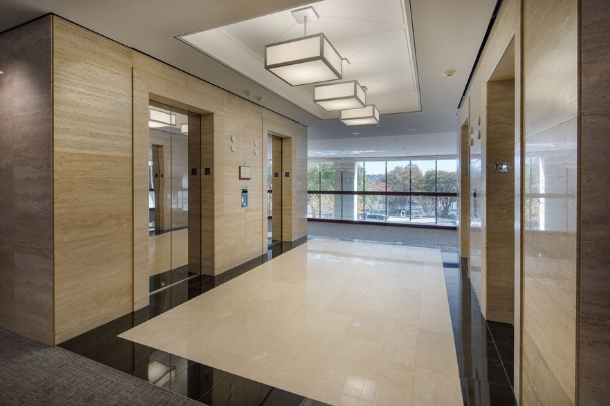 900 Ashwood Pky, Atlanta, GA à louer - Hall d’entrée - Image 2 de 15