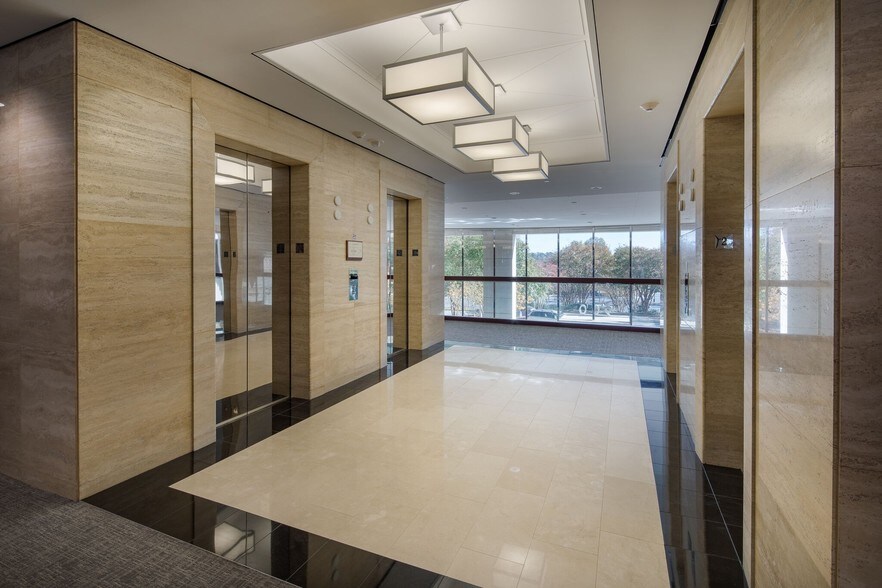 900 Ashwood Pky, Atlanta, GA à louer - Hall d’entrée - Image 2 de 15