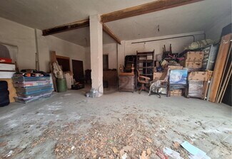 Plus de détails pour Multi-résidentiel à vendre