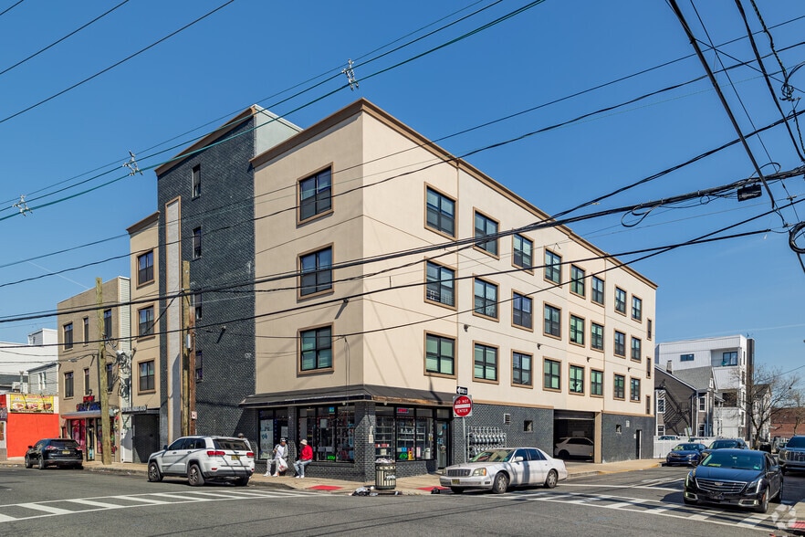 223-225 Rosa Parks Blvd, Paterson, NJ for sale - Primary Photo - Image 1 of 5