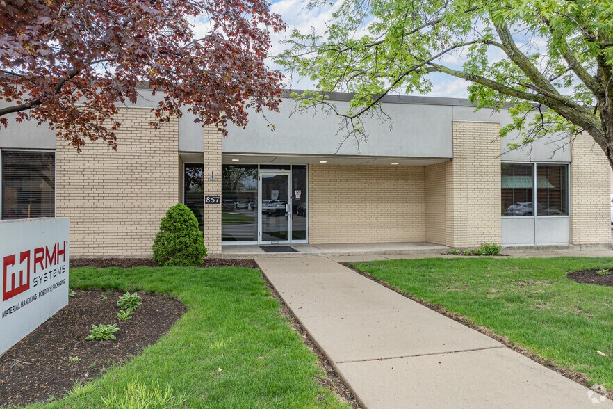 857 N Larch Ave, Elmhurst, IL à louer - Photo du bâtiment - Image 2 de 5