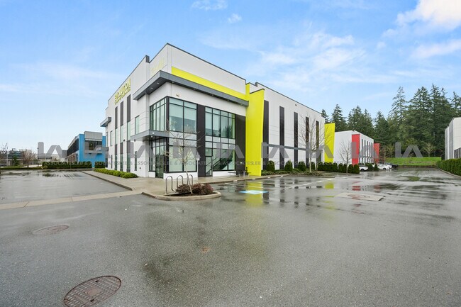 Plus de détails pour 3548 191 St, Surrey, BC - Industriel à vendre