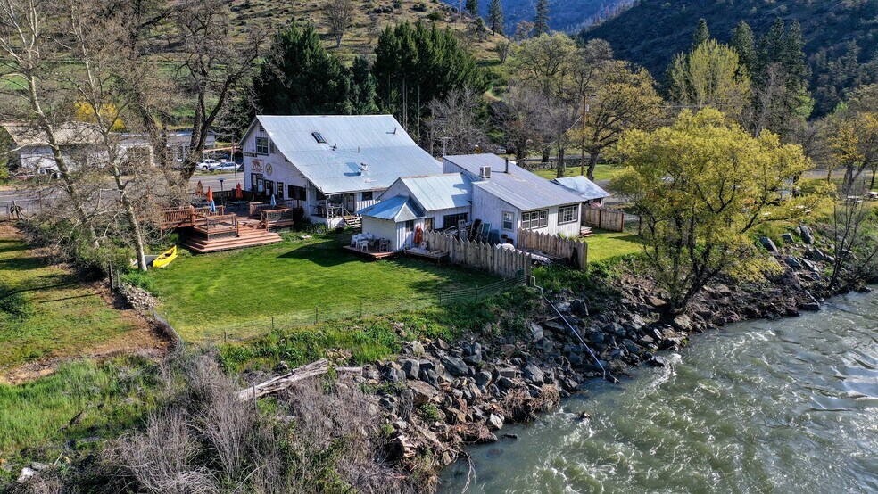 17736 Highway 96, Klamath River, CA à vendre - Photo du bâtiment - Image 2 de 9