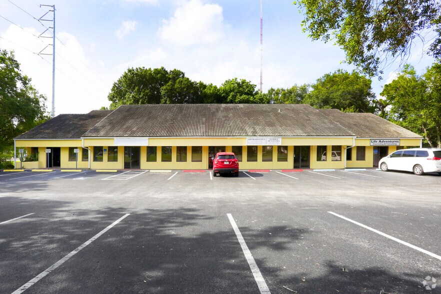 8588 Starkey Rd, Seminole, FL à vendre - Photo du bâtiment - Image 2 de 5