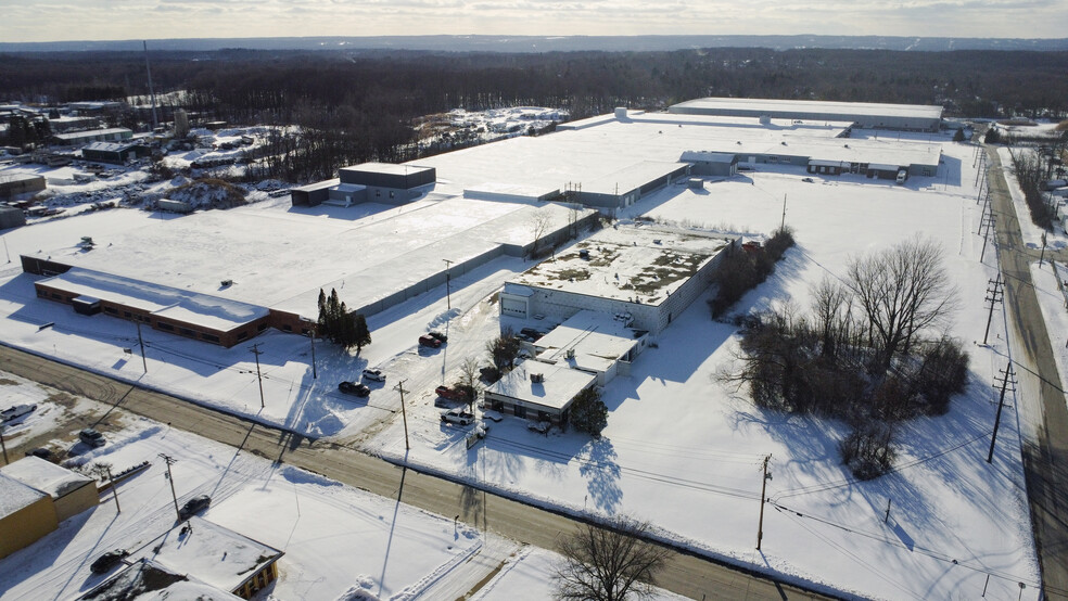 7130 Krick Rd, Walton Hills, OH à louer - Photo du bâtiment - Image 1 de 10