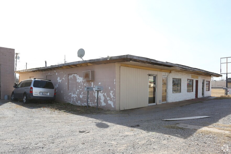 504 SW Lee Blvd, Lawton, OK for sale - Building Photo - Image 2 of 6
