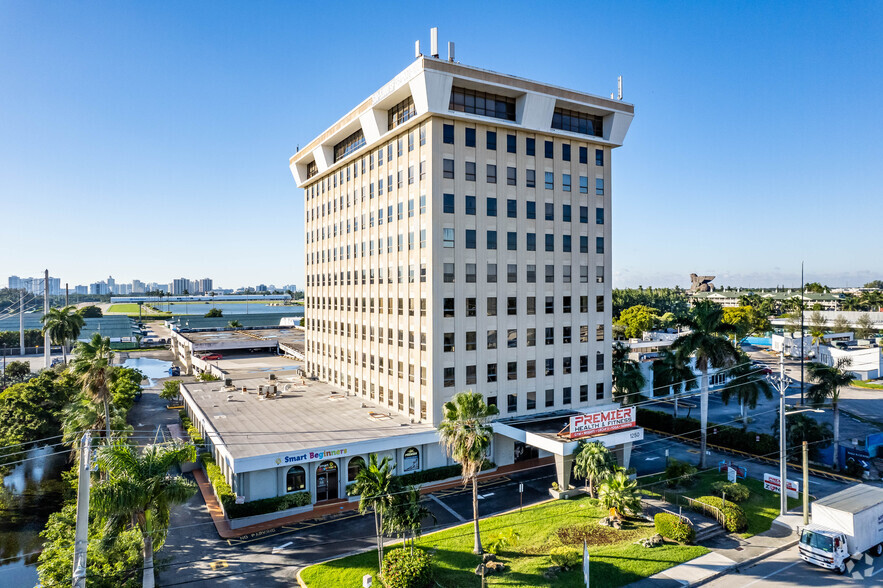 1250 E Hallandale Beach Blvd, Hallandale Beach, FL à louer - Photo du bâtiment - Image 1 de 47