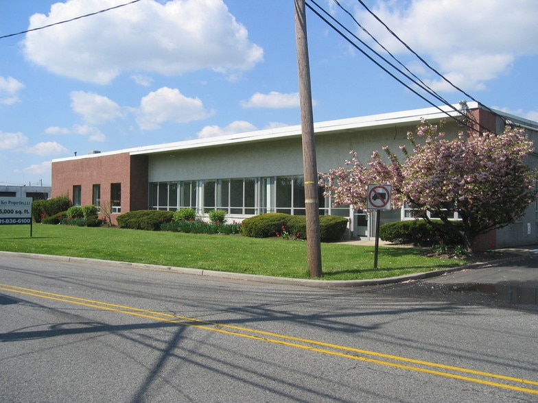 120 Commerce Rd, Carlstadt, NJ à louer - Photo du bâtiment - Image 1 de 4