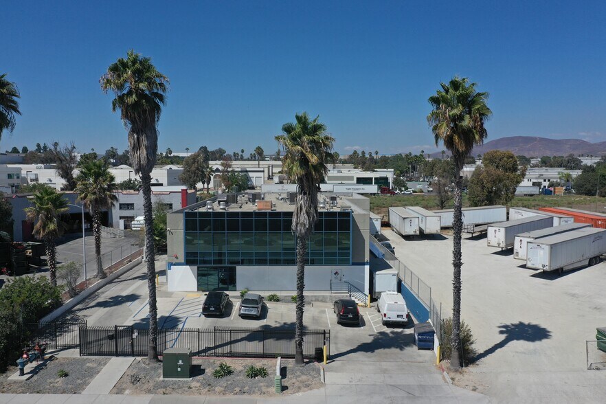 9874 Via De La Amistad, San Diego, CA à louer - Photo du bâtiment - Image 2 de 8