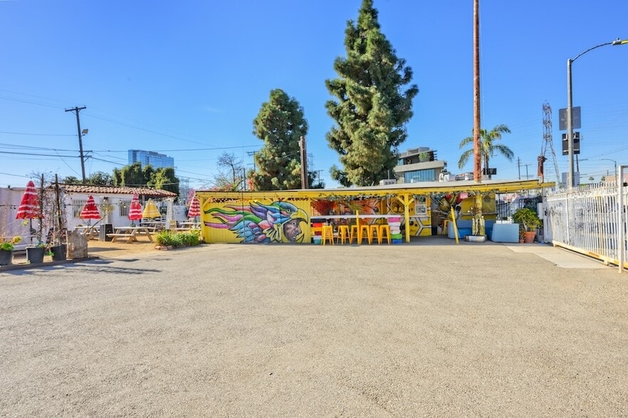 5740-5750 W Adams Blvd, Los Angeles, CA for sale - Building Photo - Image 2 of 11