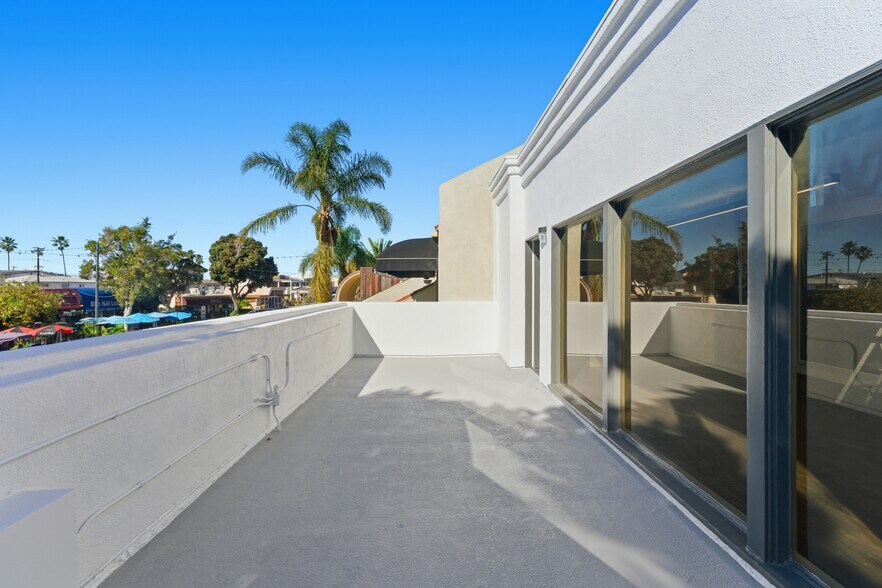 1722 S Catalina Ave, Redondo Beach, CA à louer - Photo du bâtiment - Image 3 de 4