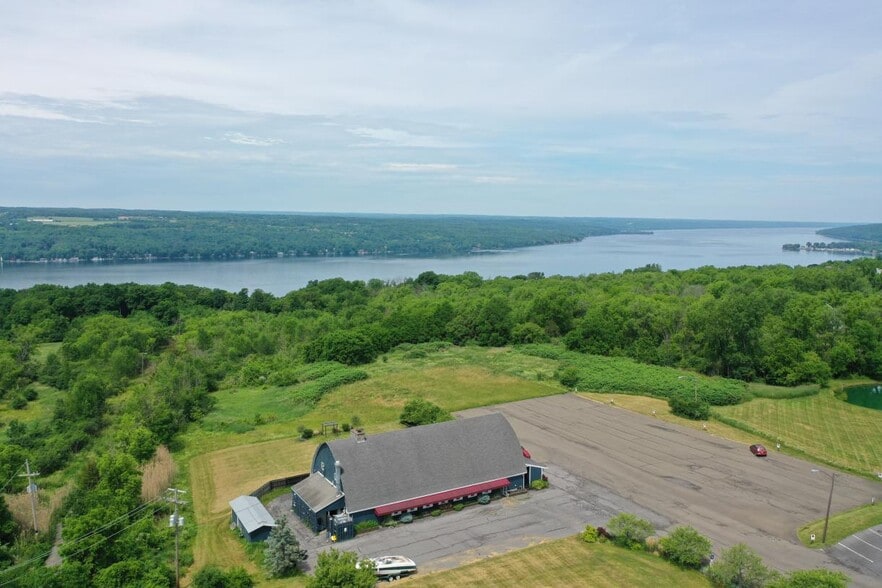 1636 E Shore Dr, Ithaca, NY à vendre - Photo principale - Image 1 de 3