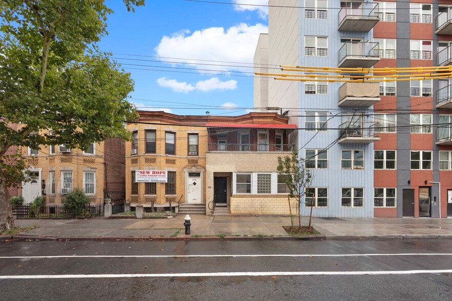 777 Burke Ave, Bronx, NY for sale - Primary Photo - Image 1 of 15