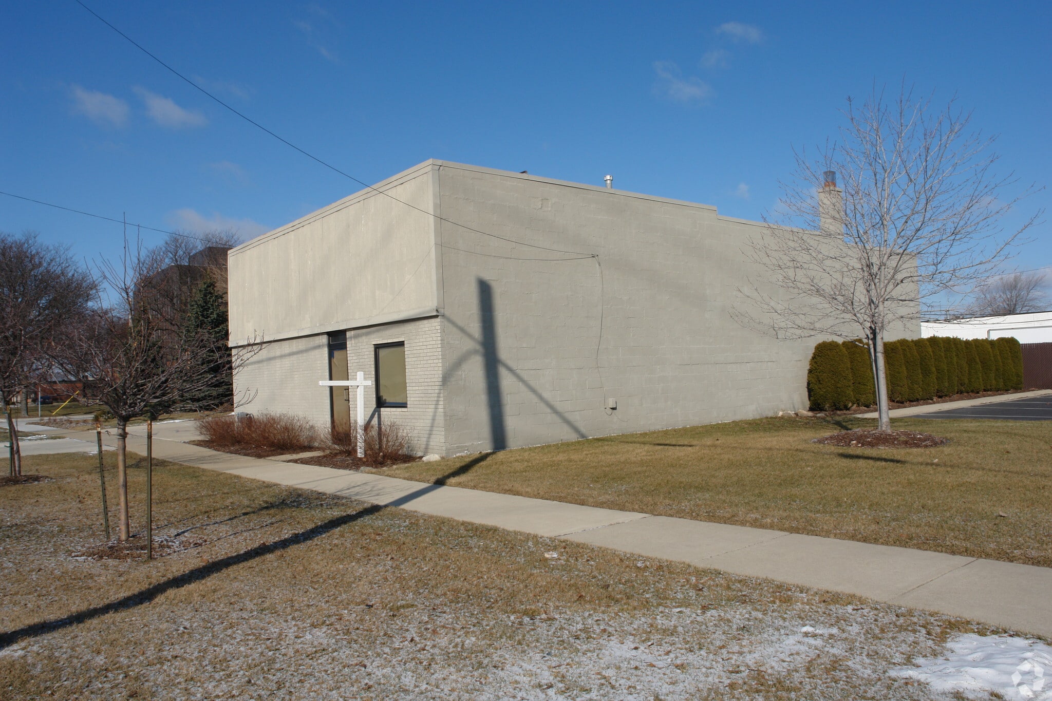 12525 E 9 Mile Rd, Warren, MI for sale Primary Photo- Image 1 of 3