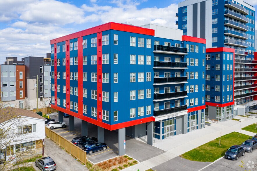 258 Sunview St, Waterloo, ON à vendre - Photo du bâtiment - Image 1 de 1