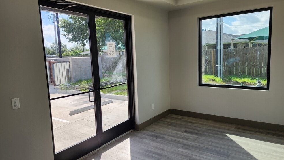 1849 Forest Park Ln, Pearland, TX for lease - Building Photo - Image 3 of 31