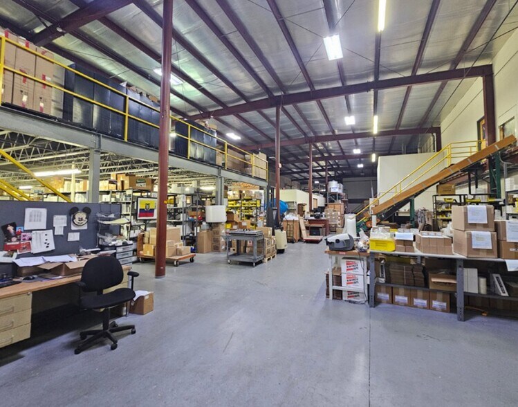 3881 Danbury Rd, Brewster Village, NY à vendre - Photo intérieure - Image 3 de 14