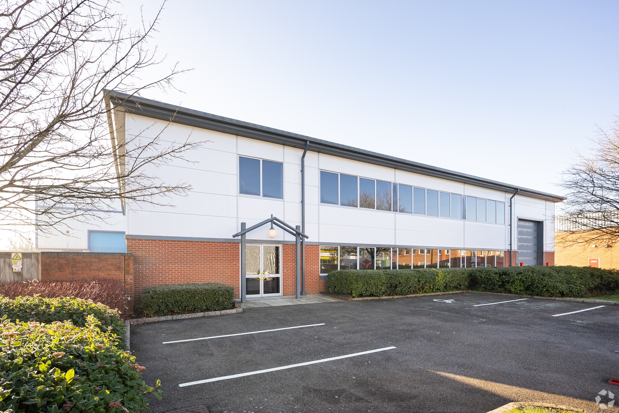 4 York Rd, Burgess Hill for lease Primary Photo- Image 1 of 3