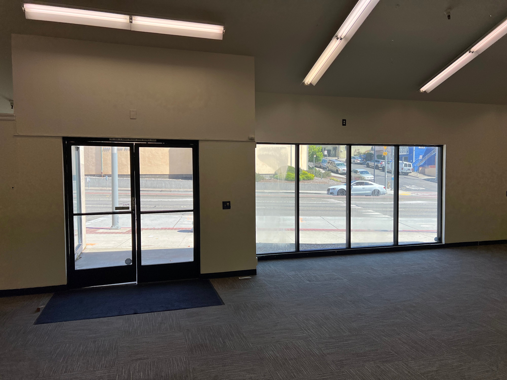 6674-6678 Mission St, Daly City, CA for lease Interior Photo- Image 1 of 4