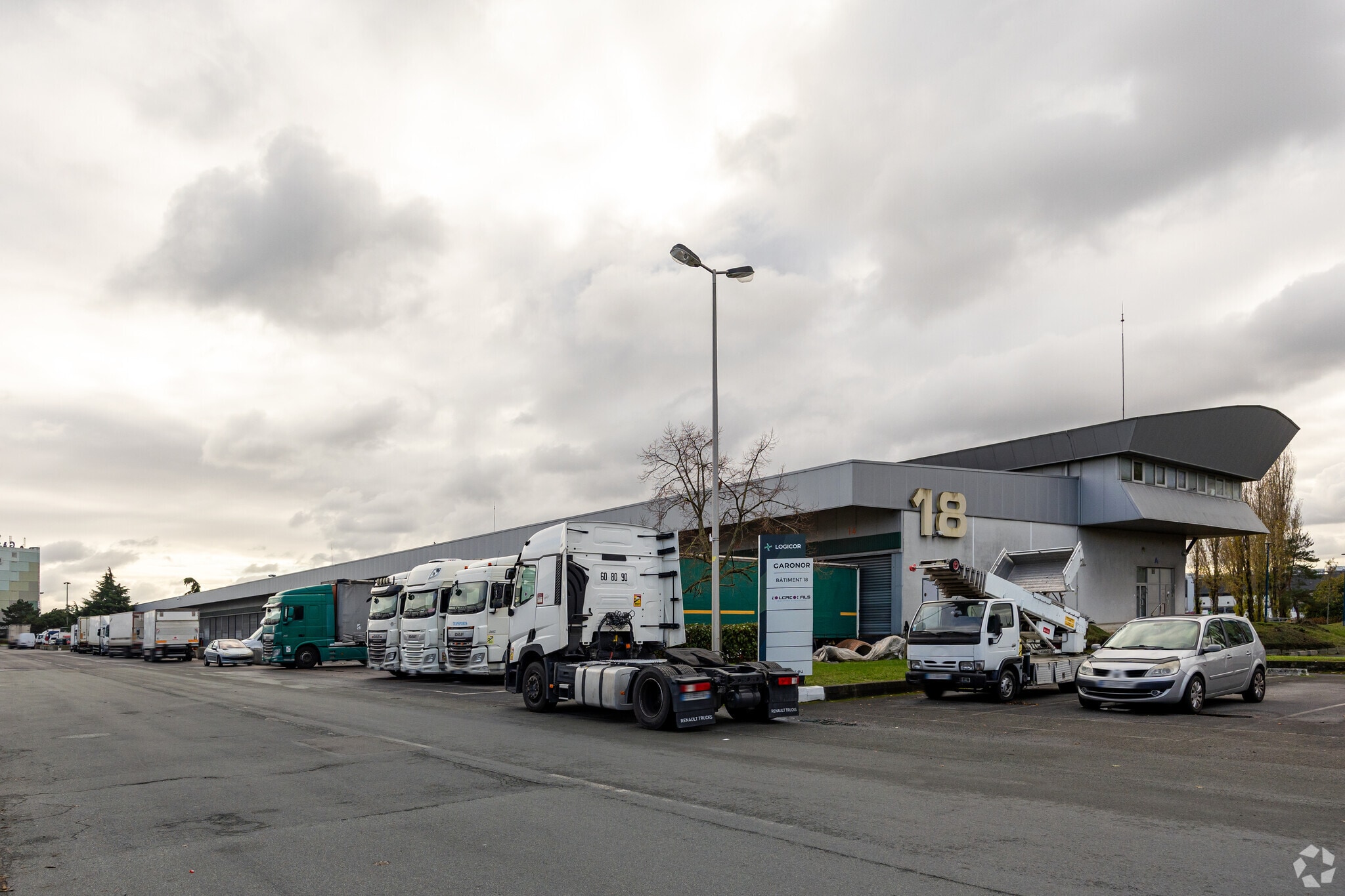 21 Garonor Batiment, Aulnay-sous-Bois for lease Primary Photo- Image 1 of 4