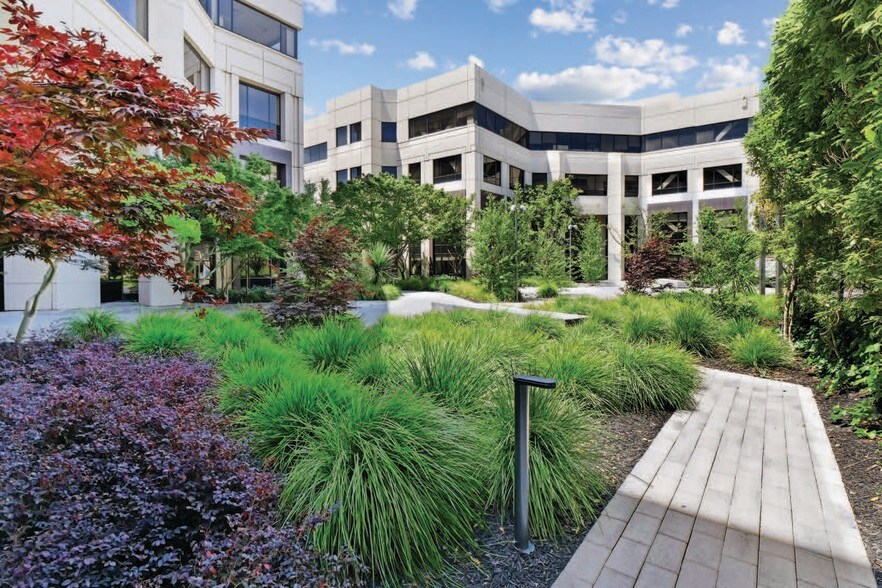 901 Marshall St, Redwood City, CA à louer - Photo du bâtiment - Image 1 de 12