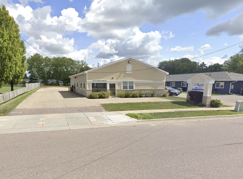 245 Clarmar Dr, Sun Prairie, WI à vendre - Photo du bâtiment - Image 1 de 18