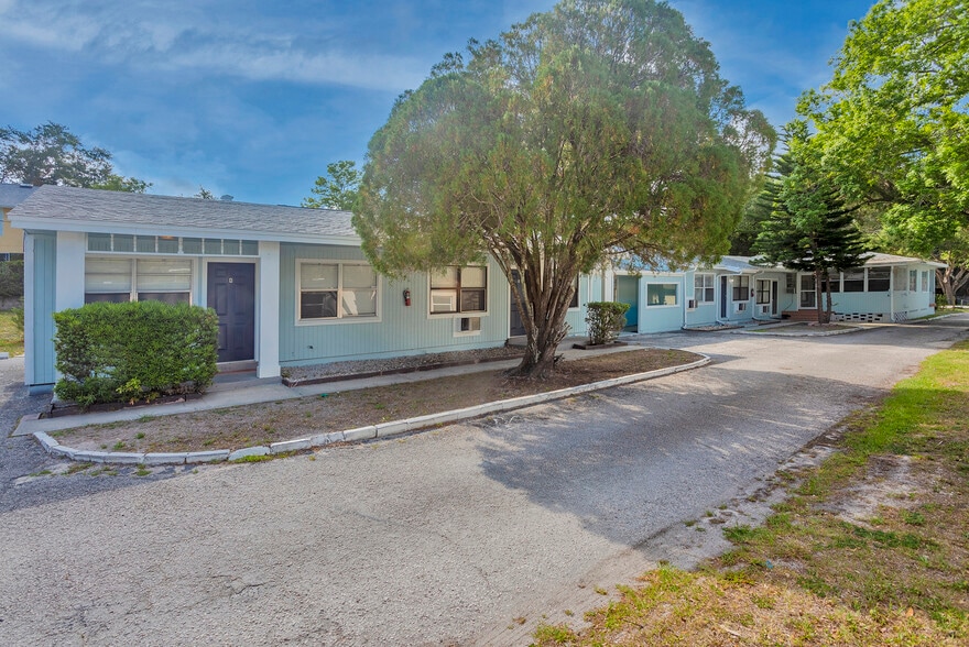 1102 Sunset Point Rd, Clearwater, FL for sale - Building Photo - Image 1 of 29