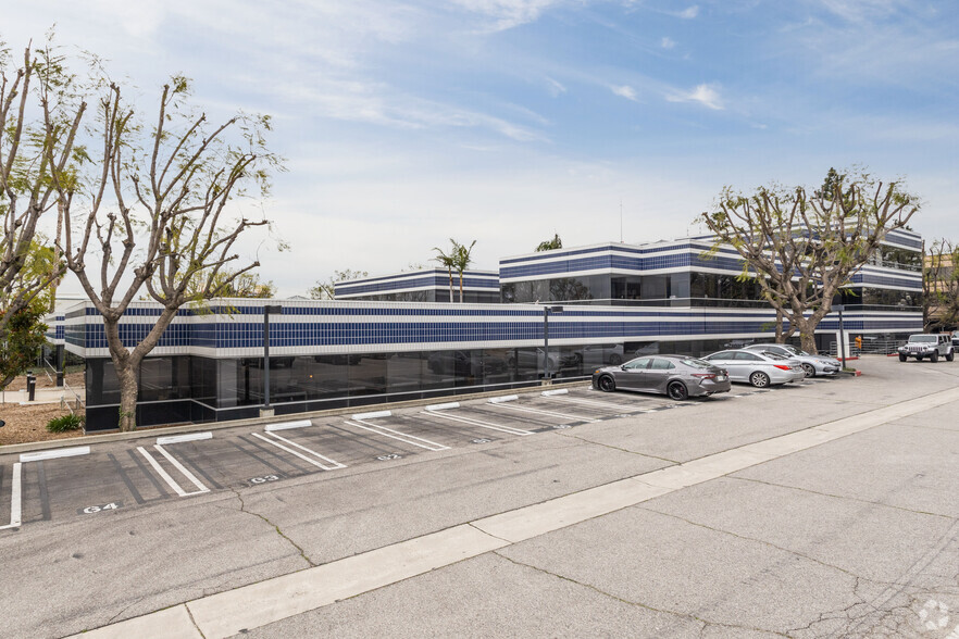 16461 Sherman Way, Van Nuys, CA for lease - Building Photo - Image 3 of 4