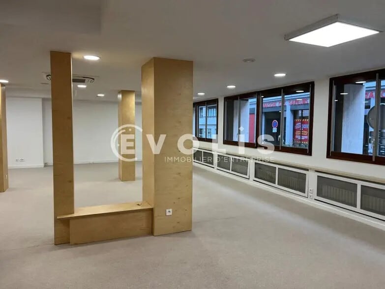 Office in Paris for sale - Interior Photo - Image 2 of 11