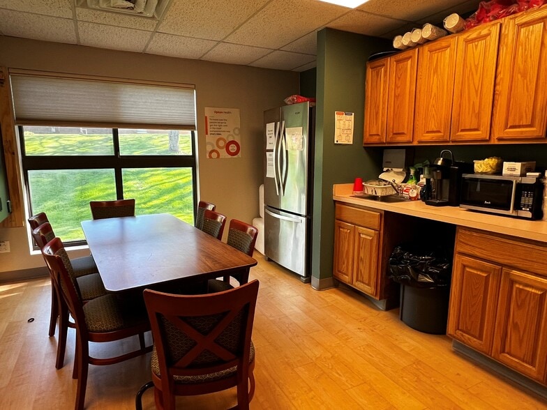 335 Highland Ave, Cheshire, CT for sale - Building Photo - Image 3 of 10