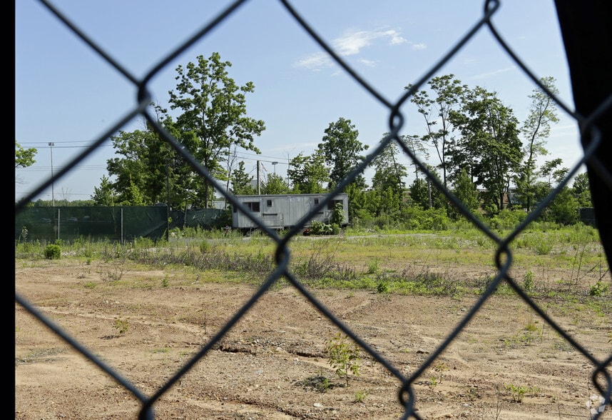 2875 Veterans Rd W, Staten Island, NY à vendre - Photo du bâtiment - Image 2 de 13