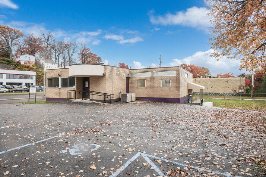 2176 Central Park Ave, Yonkers, NY à vendre - Photo du bâtiment - Image 2 de 11