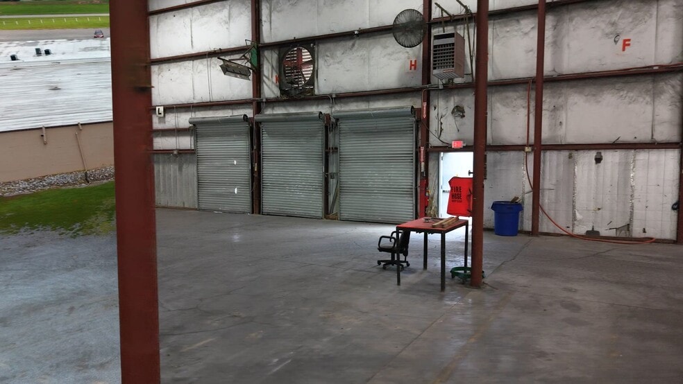 213 Dennis St, Athens, TN for lease - Commercial Listing Video - Image 2 of 13