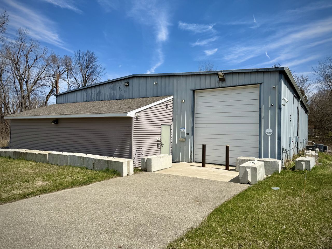 720 Terminal Rd, Lansing, MI à vendre Photo du bâtiment- Image 1 de 15