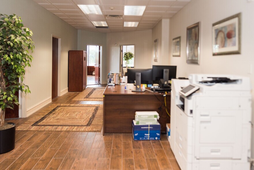 18000 W Eight Mile Rd, Southfield, MI à louer - Photo intérieure - Image 3 de 9