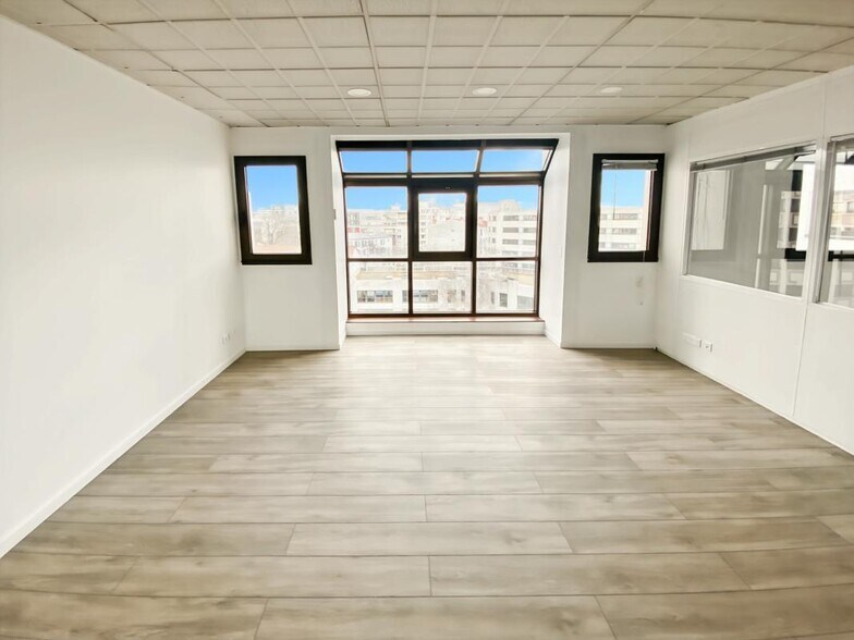 Office in Ivry-sur-Seine for lease - Building Photo - Image 2 of 6