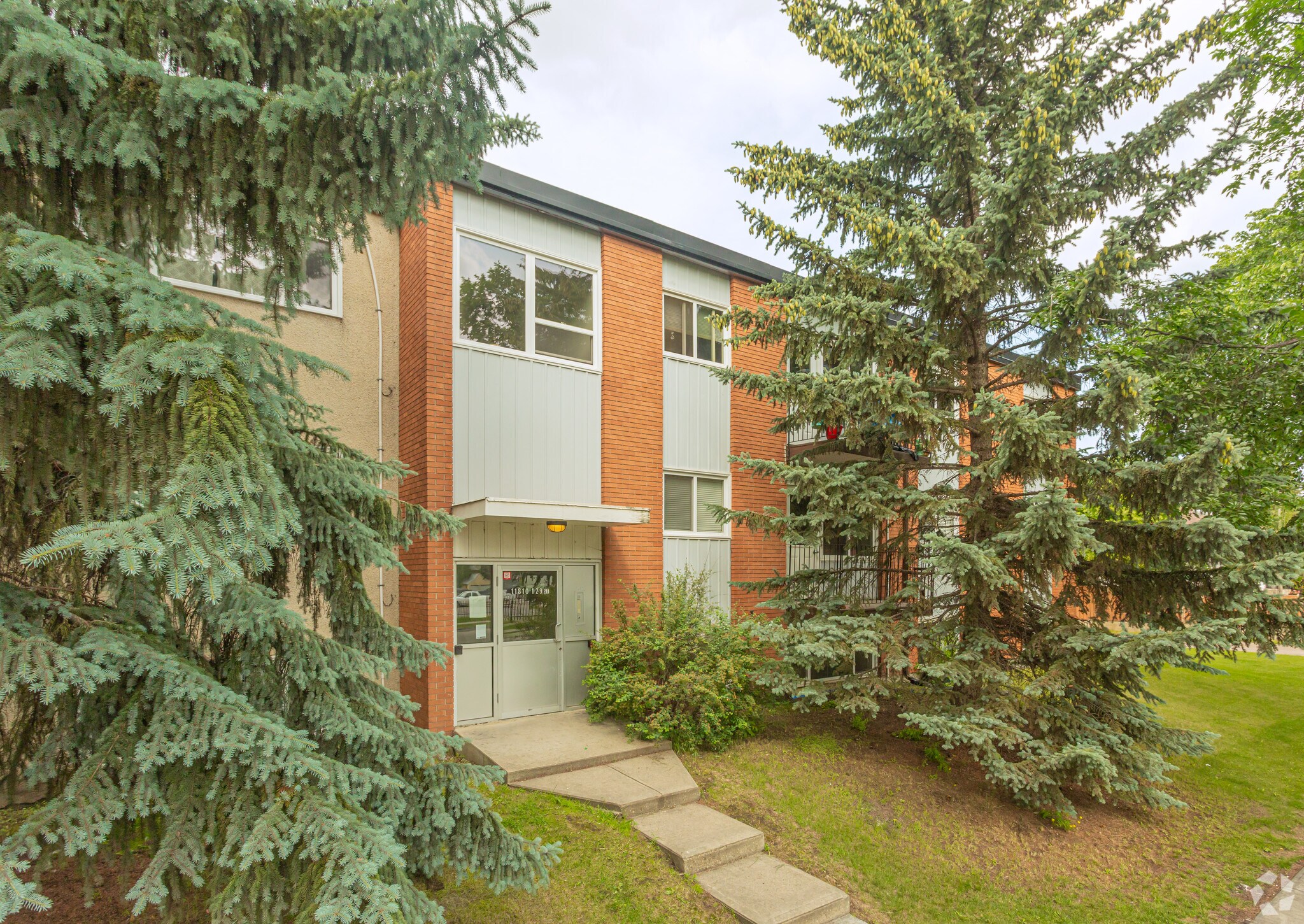 11810 129th St NW, Edmonton, AB à vendre Photo principale- Image 1 de 1