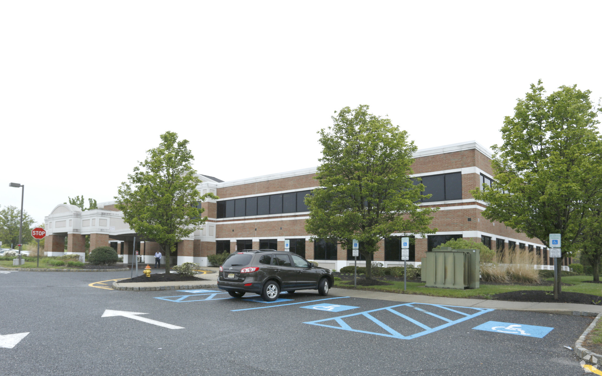 100 Commons Way, Holmdel, NJ for lease Building Photo- Image 1 of 14