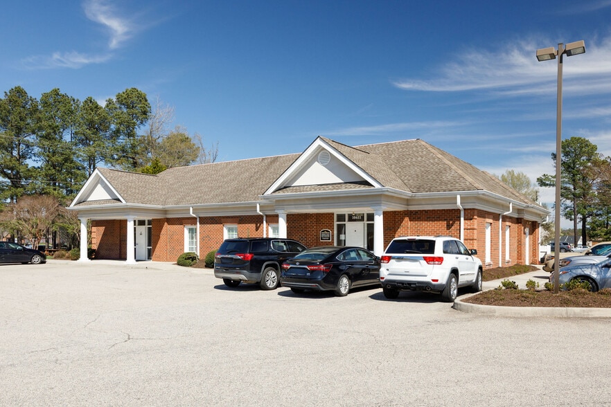 10611 Greenyard Way, Chester, VA for sale - Building Photo - Image 3 of 34