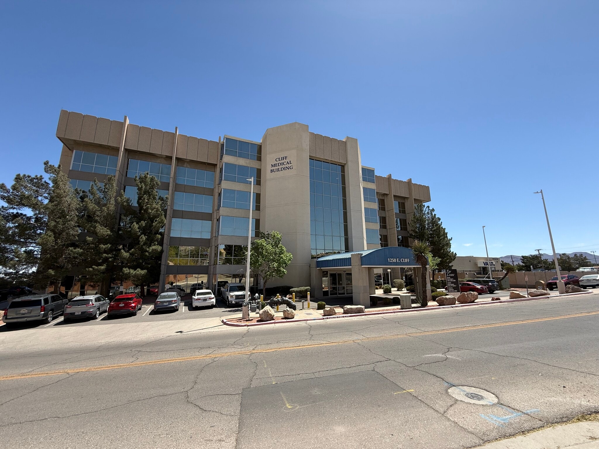 1250 E Cliff Dr, El Paso, TX for lease Primary Photo- Image 1 of 20