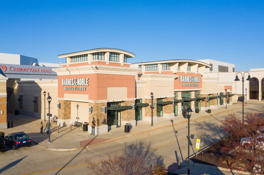 7200 Harrison Ave, Rockford, IL for lease - Primary Photo - Image 1 of 9